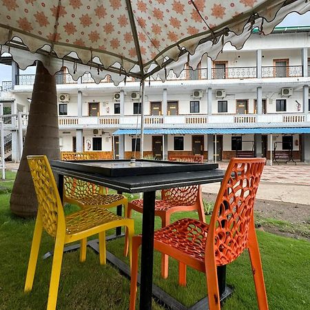 Vasant Vihar Resort Kevadia Buitenkant foto