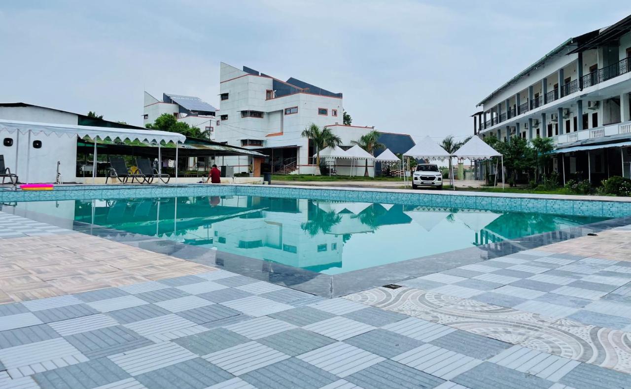 Vasant Vihar Resort Kevadia Buitenkant foto