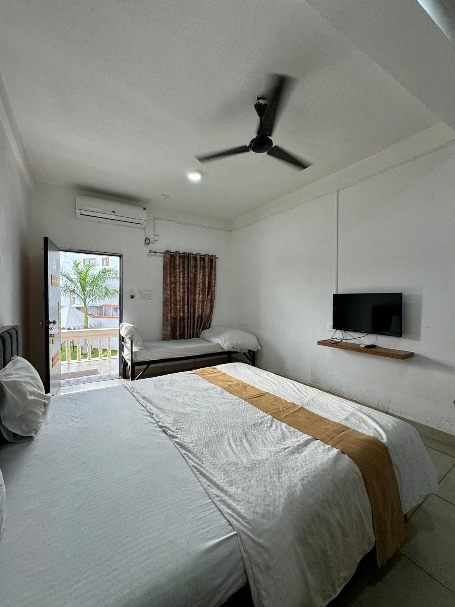 Vasant Vihar Resort Kevadia Buitenkant foto