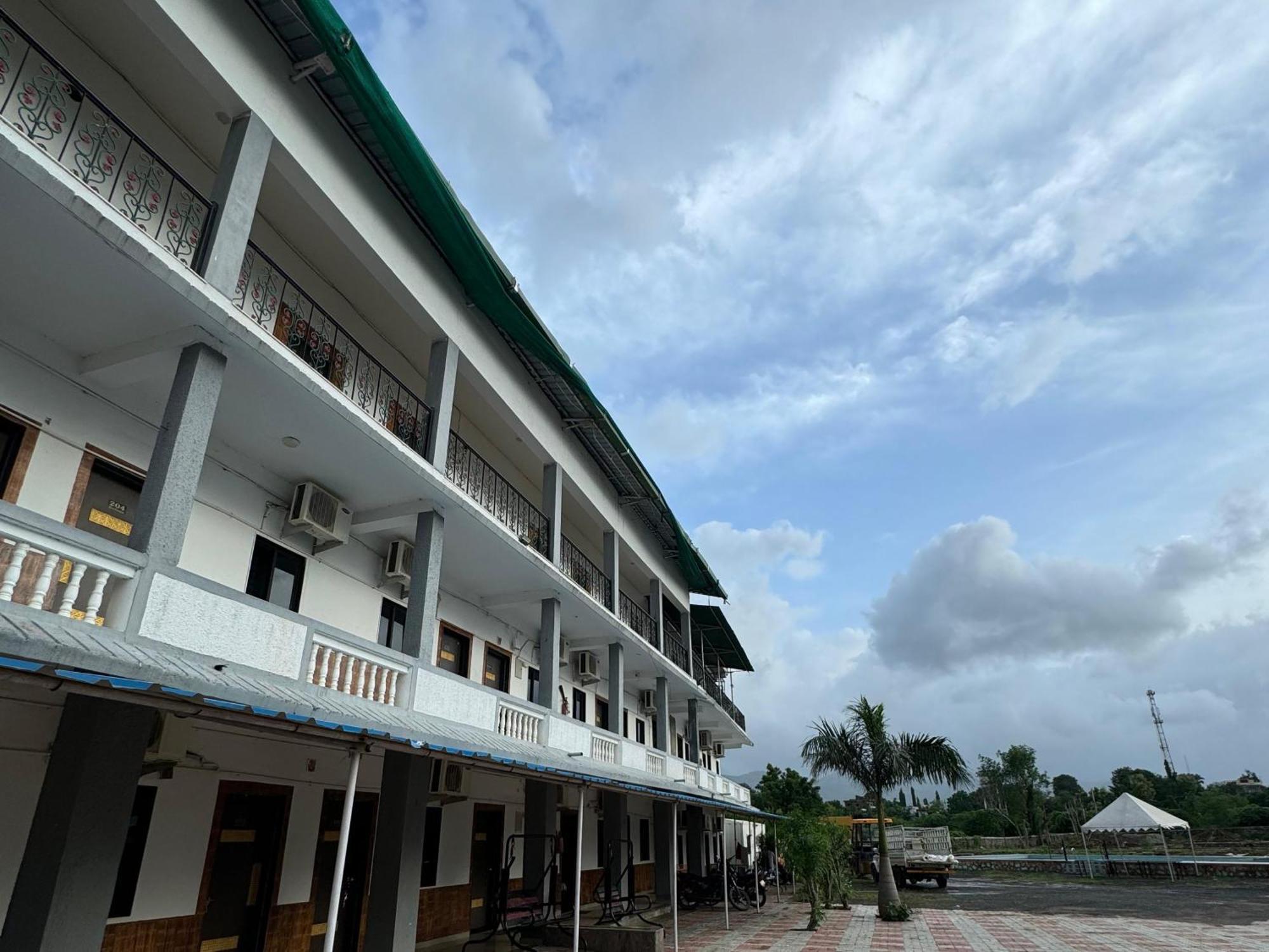 Vasant Vihar Resort Kevadia Buitenkant foto